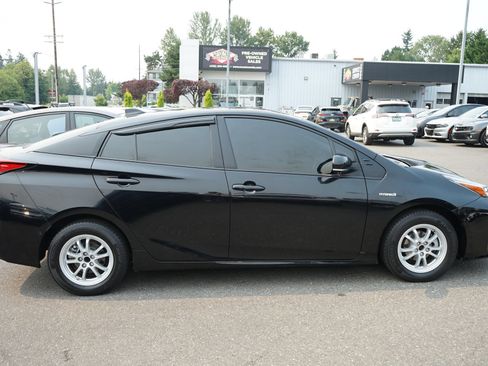 Used 2021 Toyota Prius LE FWD image 7