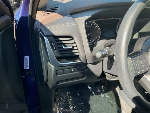 Used 2023 Nissan Rogue SV image 14