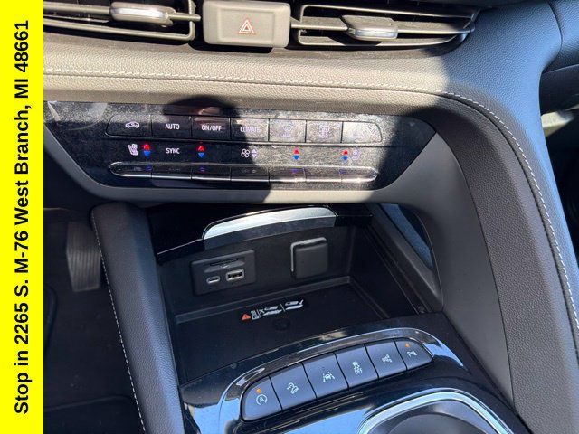 Used 2023 Buick Envision Avenir AWD/4WD image 43