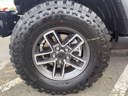 New 2026 Jeep Gladiator Mojave image 2