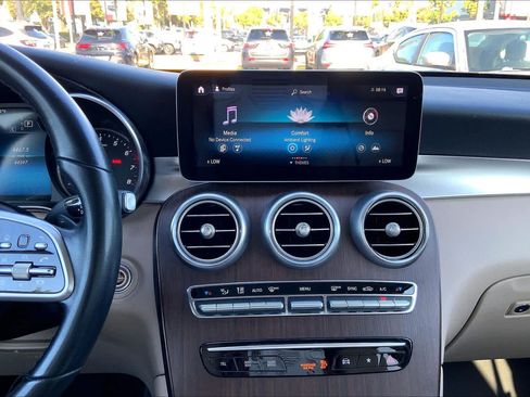Used 2021 Mercedes-Benz GLC 300 image 32