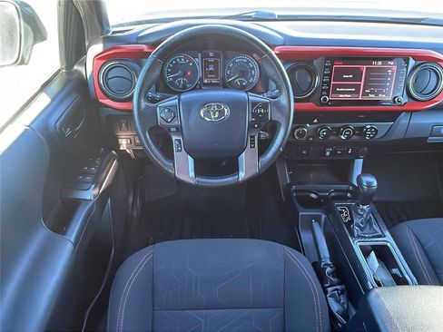 Used 2020 Toyota Tacoma TRD Sport image 19