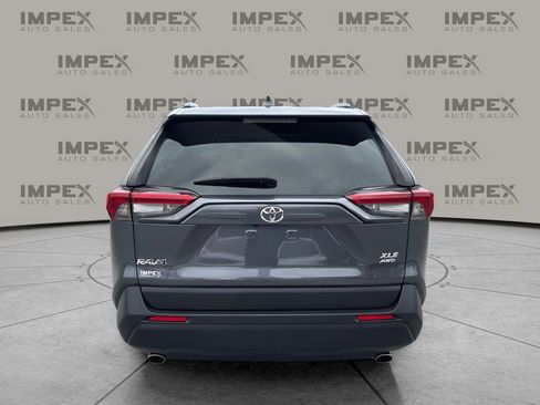 Used 2019 Toyota RAV4 XLE w/ Convenience Package AWD/4WD image 4