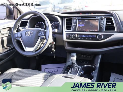 Used 2019 Toyota Highlander Plus AWD/4WD image 13