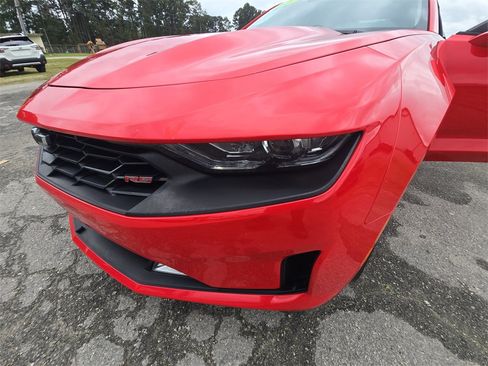 Used 2021 Chevrolet Camaro LT w/ RS Package image 18