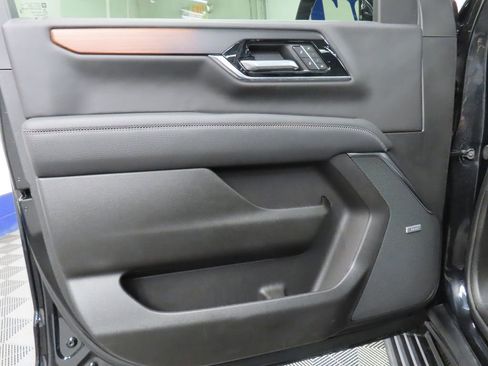 Used 2025 GMC Yukon Denali w/ Sun & Power Step Package AWD/4WD image 56