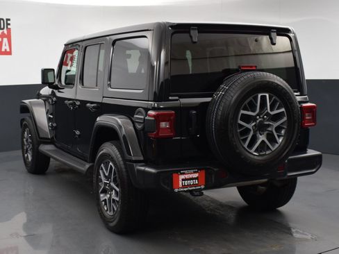 Used 2024 Jeep Wrangler Unlimited Sahara w/ Technology Group AWD/4WD image 3