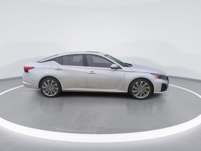 Used 2023 Nissan Altima 2.5 SL FWD image 9