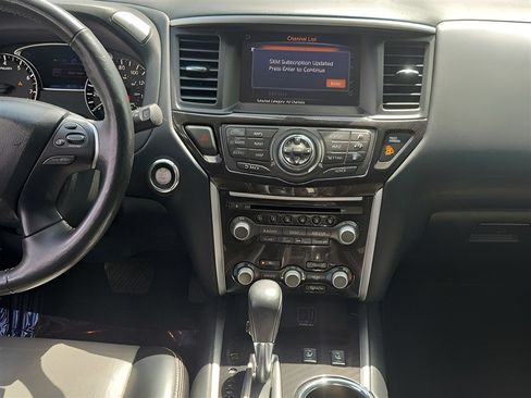 Used 2020 Nissan Pathfinder SL AWD/4WD image 16