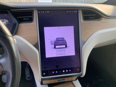 Used 2019 Tesla Model X Long Range image 22