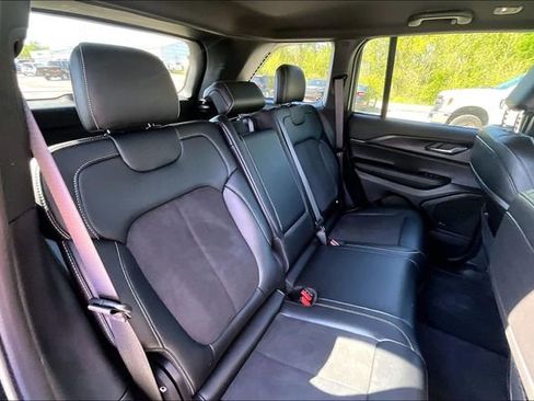 Used 2024 Jeep Grand Cherokee Altitude AWD/4WD image 26