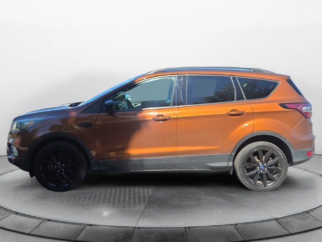 Used 2017 Ford Escape SE w/ SE Sport Appearance Package AWD/4WD image 2