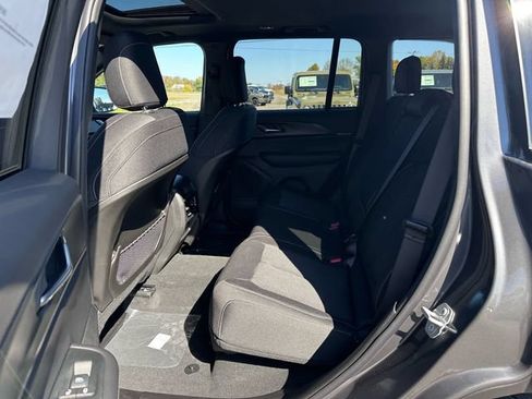 New 2025 Jeep Grand Cherokee Laredo X w/ Luxury Tech Group I AWD/4WD image 10