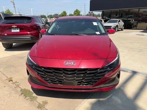 Used 2021 Hyundai Elantra Limited FWD image 5