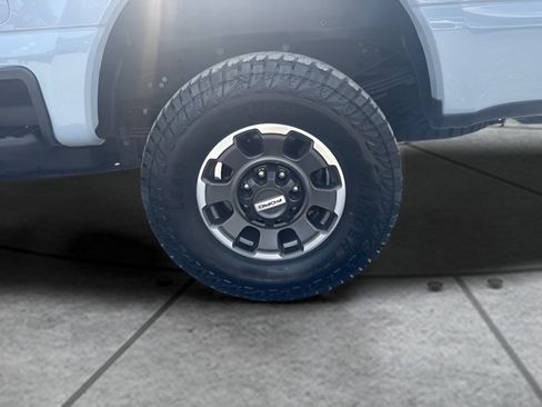 Used 2024 Ford F350 Lariat w/ Lariat Ultimate Package AWD/4WD image 31