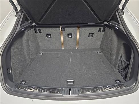 Certified 2025 Porsche Macan image 13