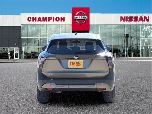 Used 2025 Nissan Kicks SV image 6