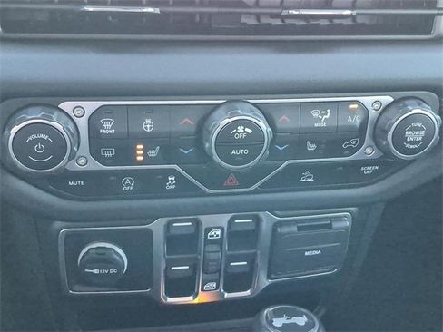 Used 2024 Jeep Wrangler Sahara image 36