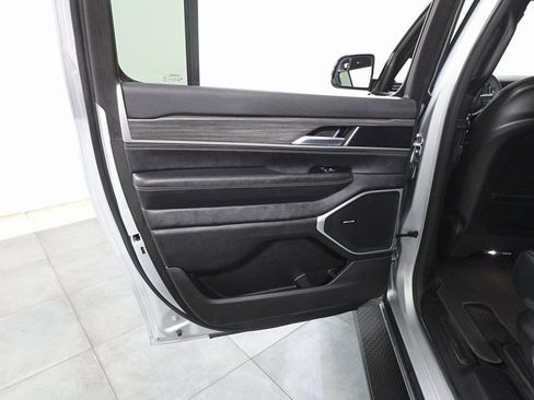 Used 2024 Jeep Wagoneer L Series II w/ Flexible Seating Group image 23