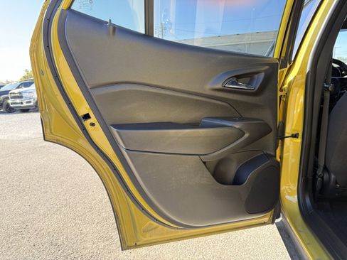 Used 2024 Chevrolet Trax RS w/ Sunroof Package image 25