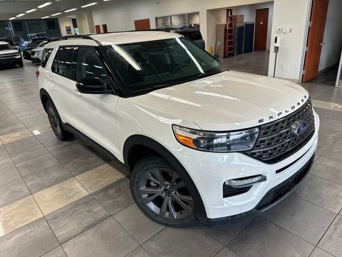Used 2023 Ford Explorer XLT w/ Equipment Group 202A AWD/4WD image 7