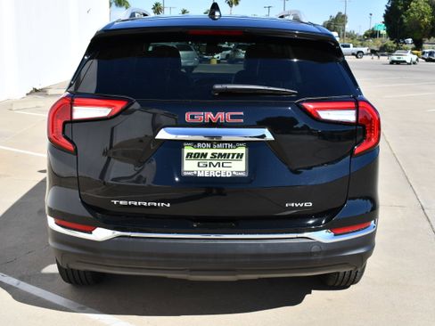 Used 2024 GMC Terrain SLT image 7