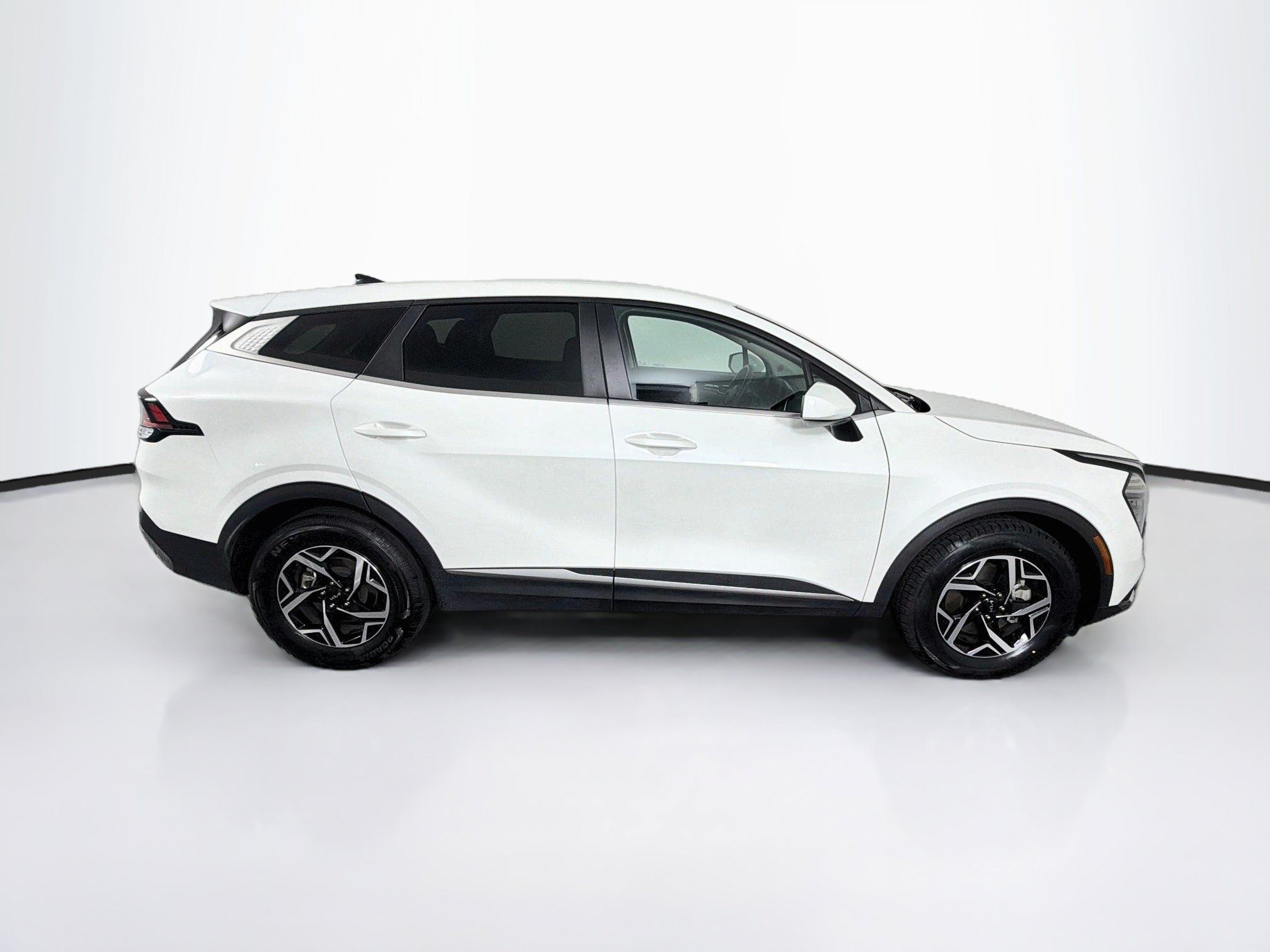 Used 2025 Kia Sportage LX FWD image 10