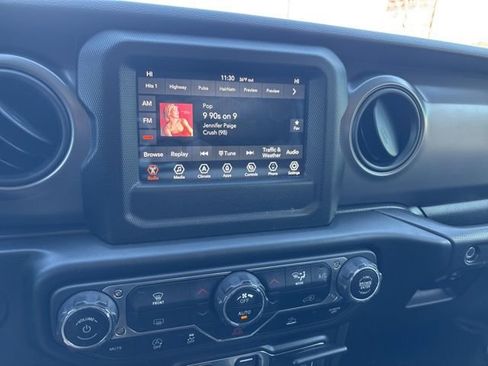 Used 2022 Jeep Wrangler Unlimited Sport image 23