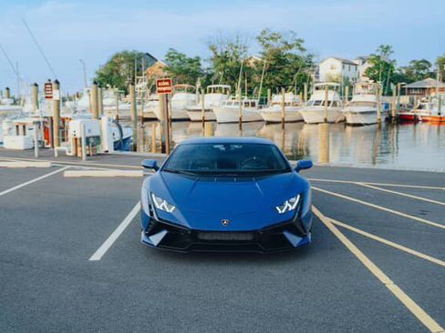 Used 2023 Lamborghini Huracan Tecnica image 2