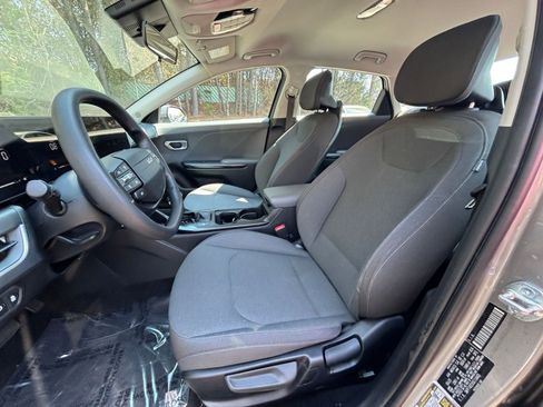 Used 2025 Kia K4 LXS image 37