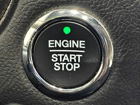 Used 2019 Ford Fusion SE image 12