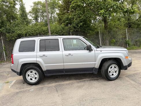 Used 2016 Jeep Patriot Sport w/ Power Value Group FWD image 2