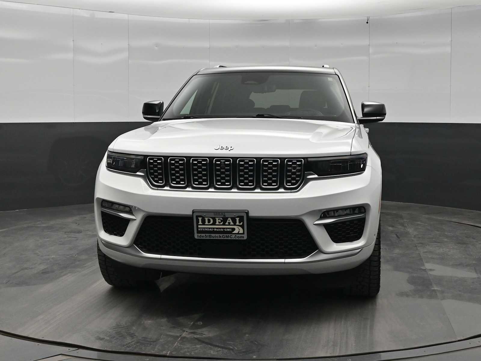 Used 2022 Jeep Grand Cherokee Summit w/ Advanced Protech Group IV AWD/4WD image 2