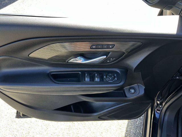 Used 2024 GMC Terrain SLT w/ LPO, Floor Liner Package AWD/4WD image 18