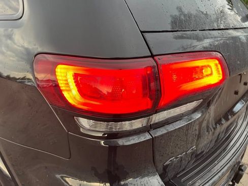 Used 2021 Jeep Grand Cherokee Laredo X AWD/4WD image 11