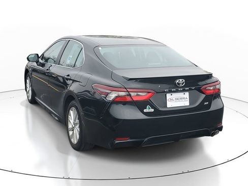 Used 2024 Toyota Camry SE image 3