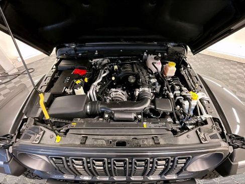 Used 2025 Jeep Gladiator Mojave image 9