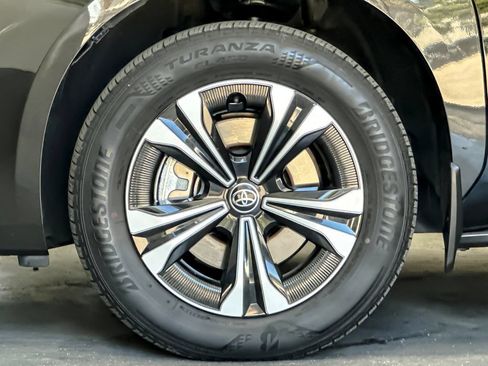 Used 2023 Toyota bZ4X FWD image 25
