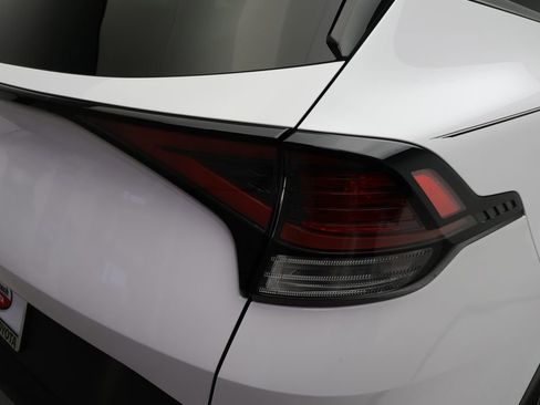 Used 2024 Kia Sportage EX image 9