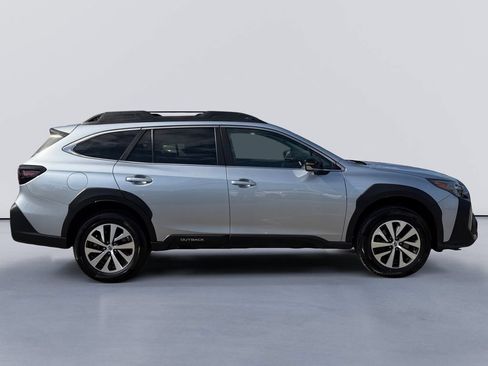 Used 2024 Subaru Outback Premium AWD/4WD image 2