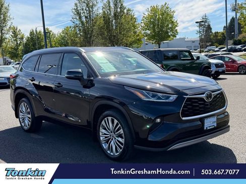 Used 2022 Toyota Highlander Platinum AWD/4WD image 1
