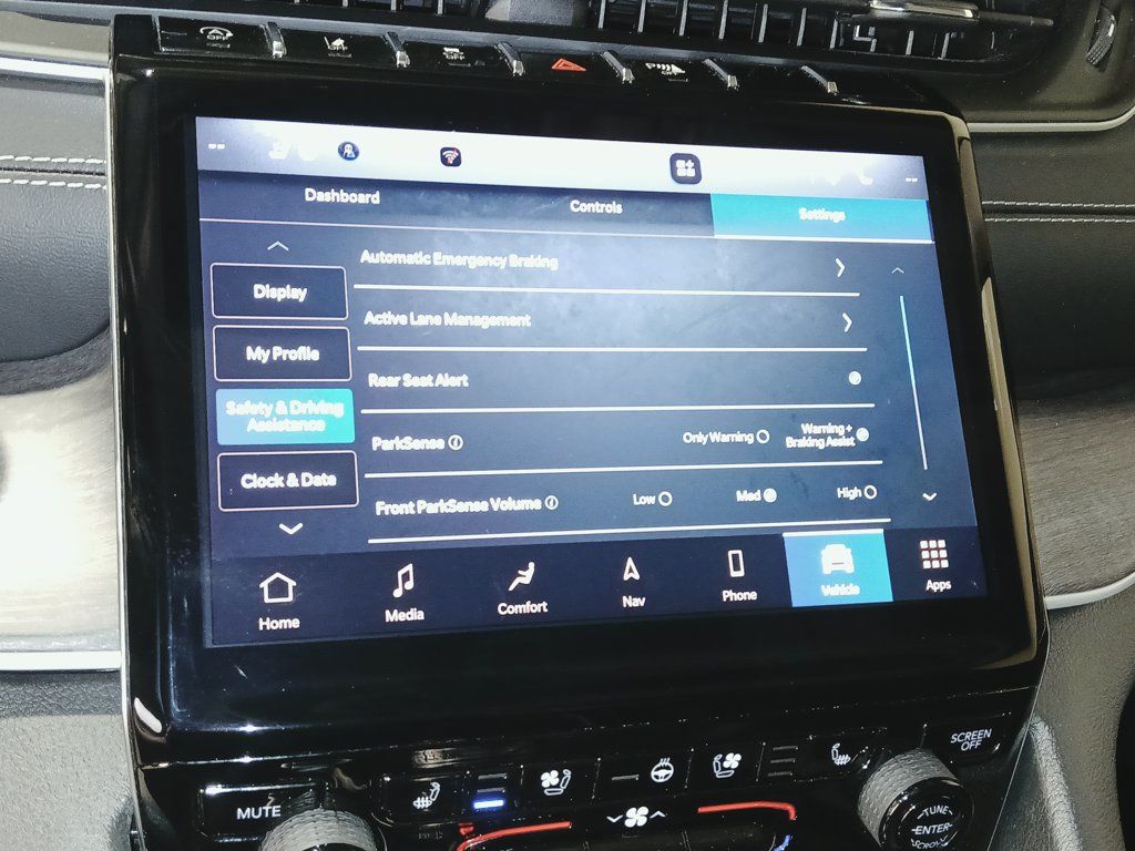 Used 2023 Jeep Grand Cherokee L Limited w/ Luxury Tech Group II AWD/4WD image 26
