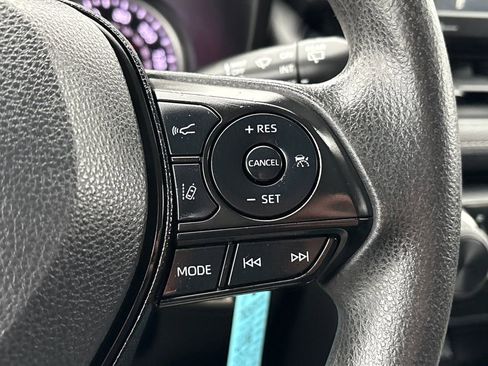 Used 2020 Toyota RAV4 LE image 17