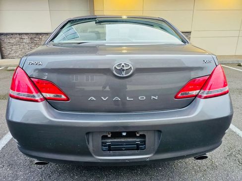 Used 2005 Toyota Avalon XLS FWD image 4