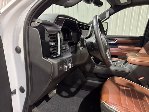 Used 2024 GMC Sierra 2500 Denali Ultimate AWD/4WD image 11