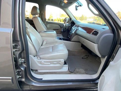 Used 2013 Chevrolet Suburban LT image 14