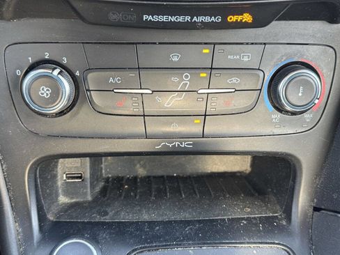 Used 2015 Ford Focus SE w/ Equipment Group 201A image 17