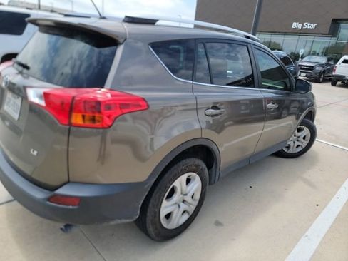 Used 2015 Toyota RAV4 LE FWD image 3