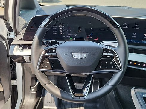 Certified 2025 Cadillac Optiq Luxury 2 w/ LPO, Floor Liner Package AWD/4WD image 17