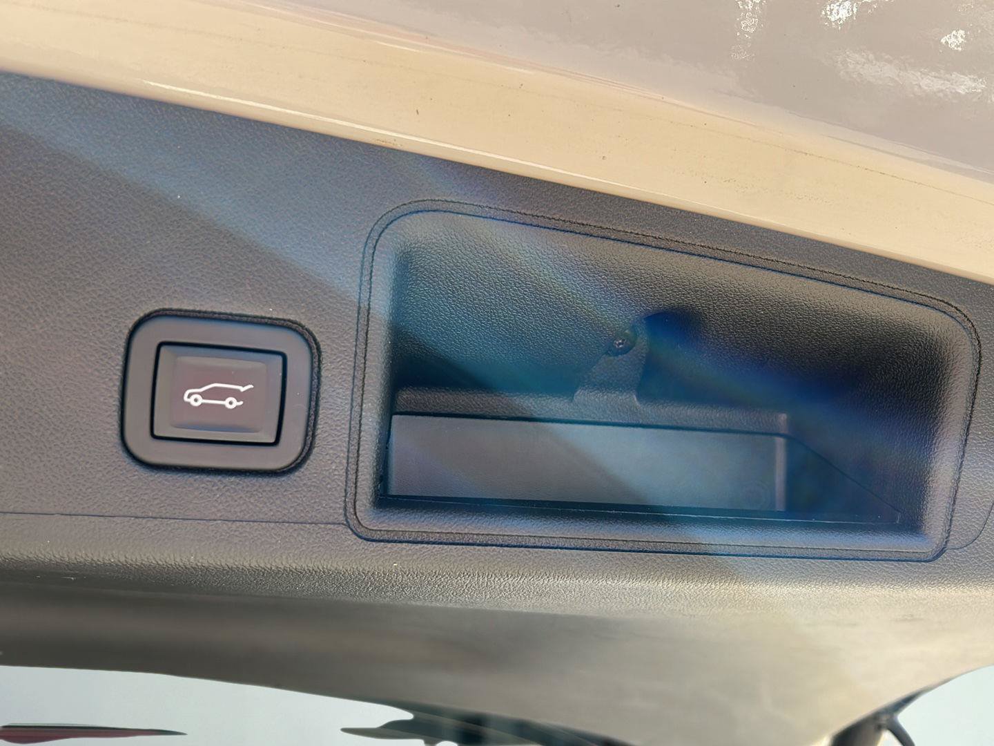 Used 2023 GMC Terrain SLT FWD image 24